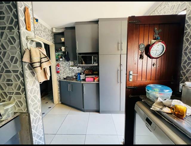 3 BEDROOM FREEHOLD FOR SALE IN NEWLANDS WEST
